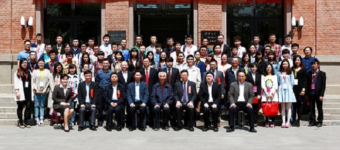 1430299887788080749.jpg 图4张光斗科技教育基金2015颁奖集体合影a.jpg